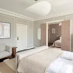 Large 4 Bedroom With Balcony & Bathtub In Cph City
