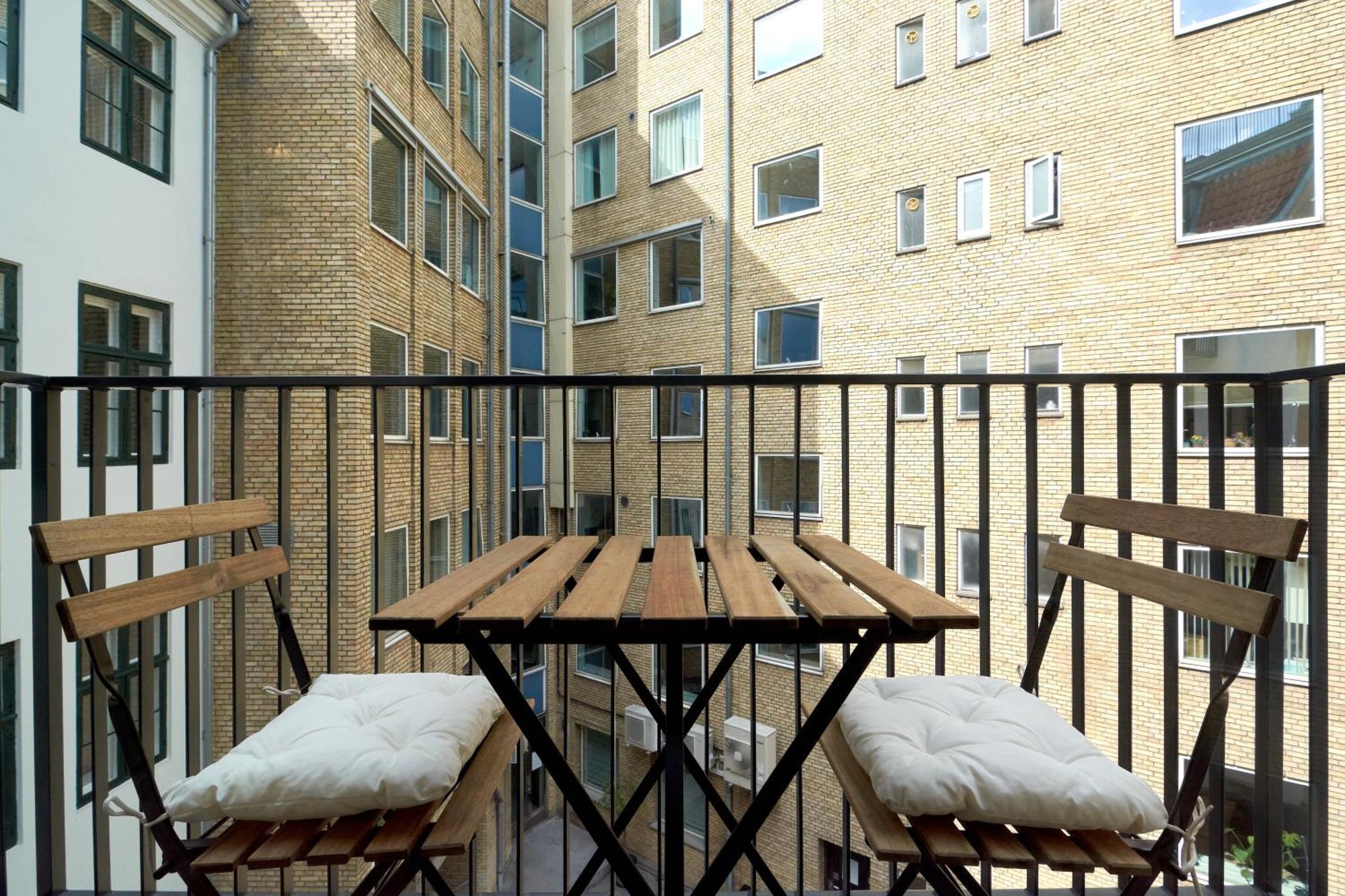 Large 4 Bedroom With Balcony & Bathtub In Cph Apartment